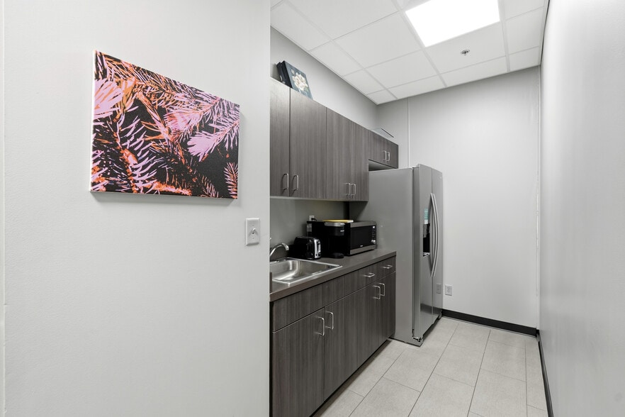 More Photos Of 1 W Mountain St, Fayetteville Office For Lease