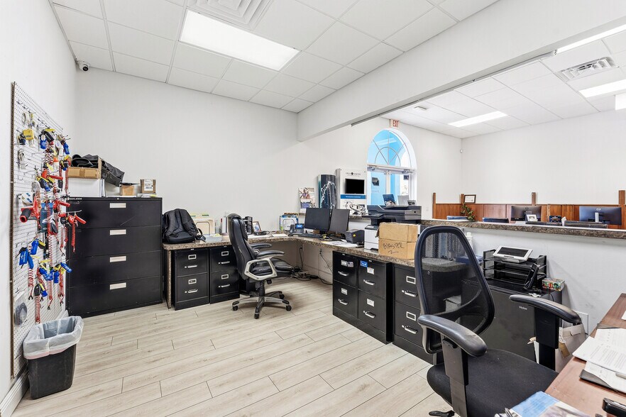 More Photos Of 250-300 SW Monterey Rd, Stuart Freestanding For Sale