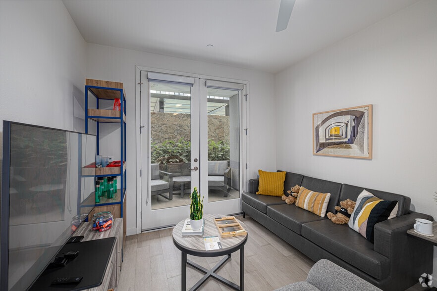 More Photos Of 4520 Alvarado Canyon Rd, San Diego Apartments For Lease