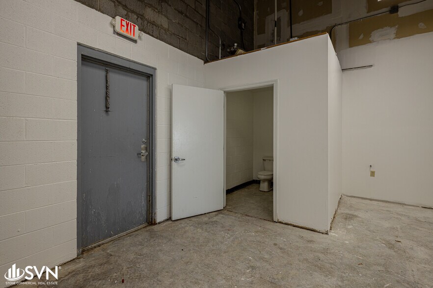 More Photos Of 524 W New Circle Rd, Lexington Unknown For Sale