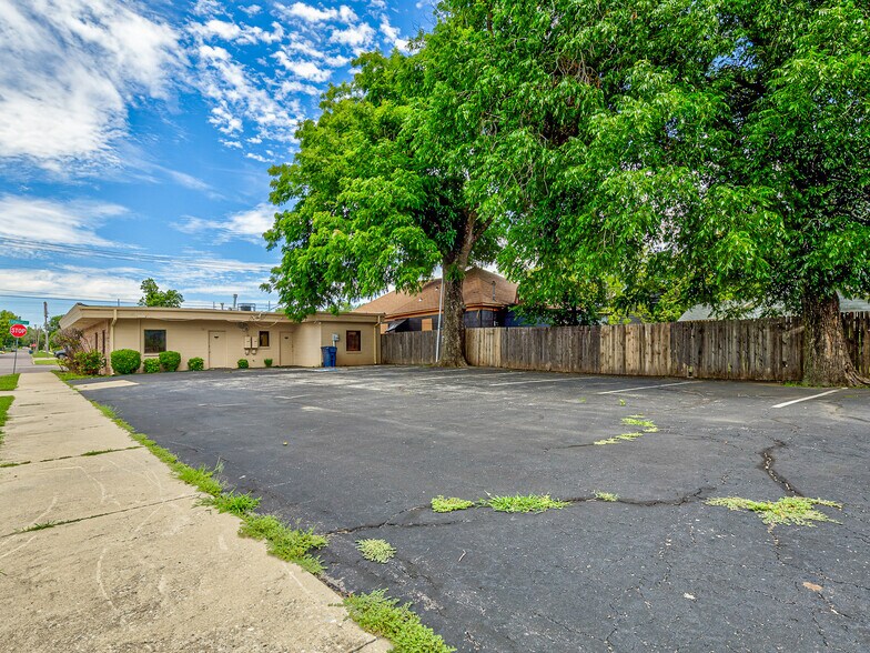 More Photos Of 1420 Linwood Blvd, Oklahoma City Office For Sale