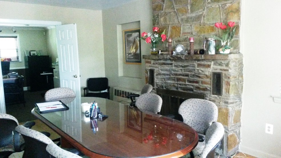 More Photos Of 600 Lawrenceville Rd, Lawrence Office For Sale