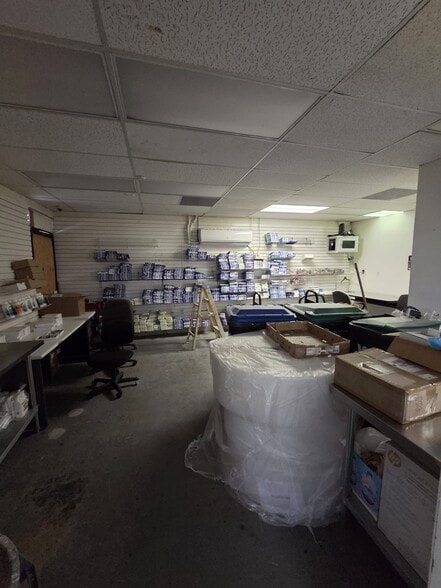 More Photos Of 38423-38425 E 9th St, Palmdale Storefront Retail Office For Sale