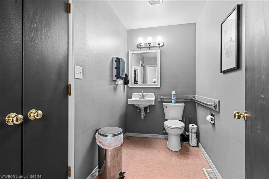 More Photos Of 6710 Dallas St, Fort Smith General Retail For Sale