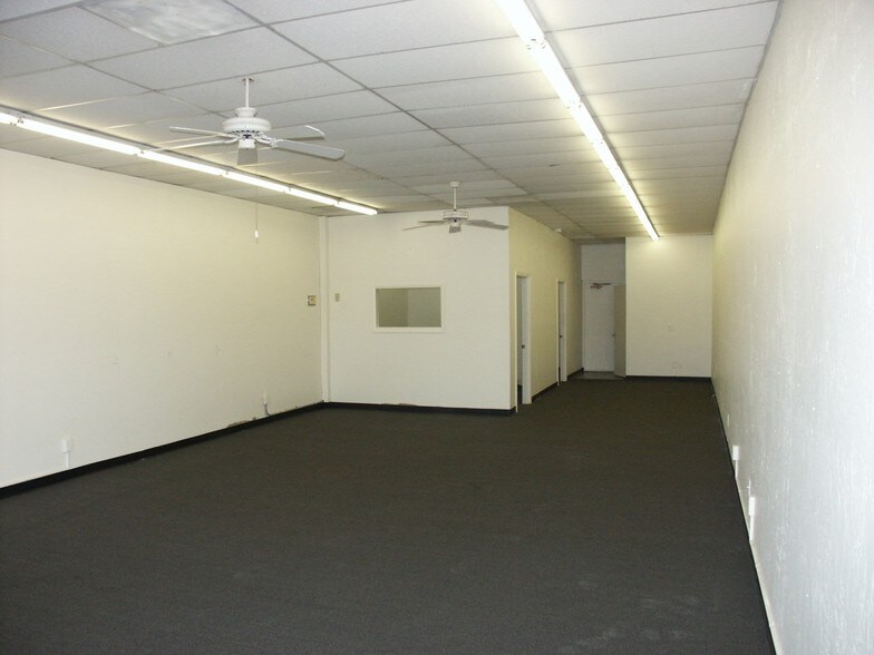 More Photos Of 3515-3559 W Northern Ave, Phoenix General Retail For Lease