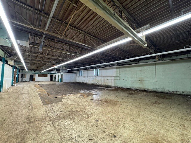 More Photos Of 96 Granby St, Bloomfield Warehouse For Lease