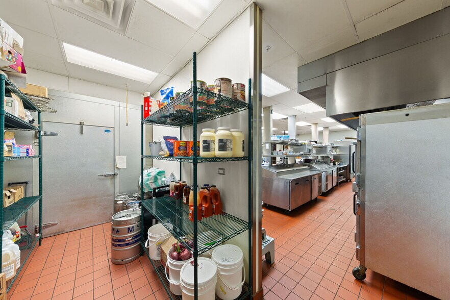 More Photos Of 2400 N Town Center Dr, Washington Restaurant For Sale