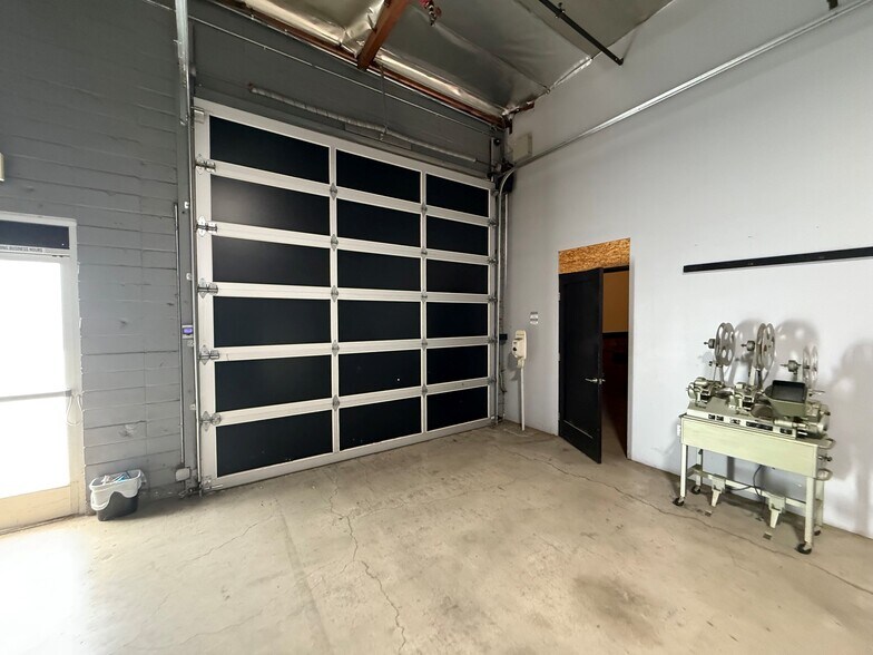 More Photos Of 620-624 N Victory Blvd, Burbank Warehouse For Lease
