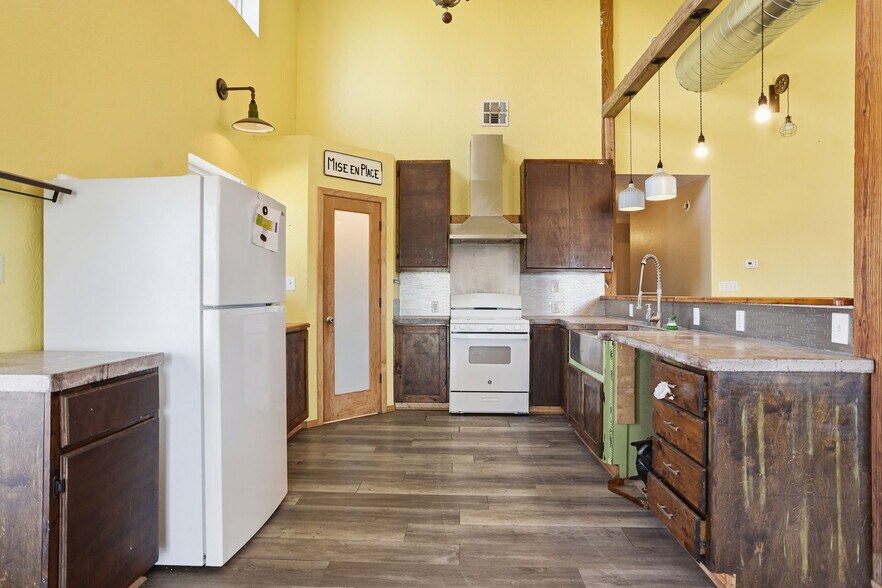 More Photos Of 17052 NE North Dr, Fletcher Flex For Sale