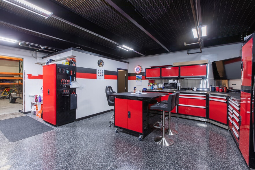 More Photos Of 450 E Willis #122, Chandler Self Storage For Sale