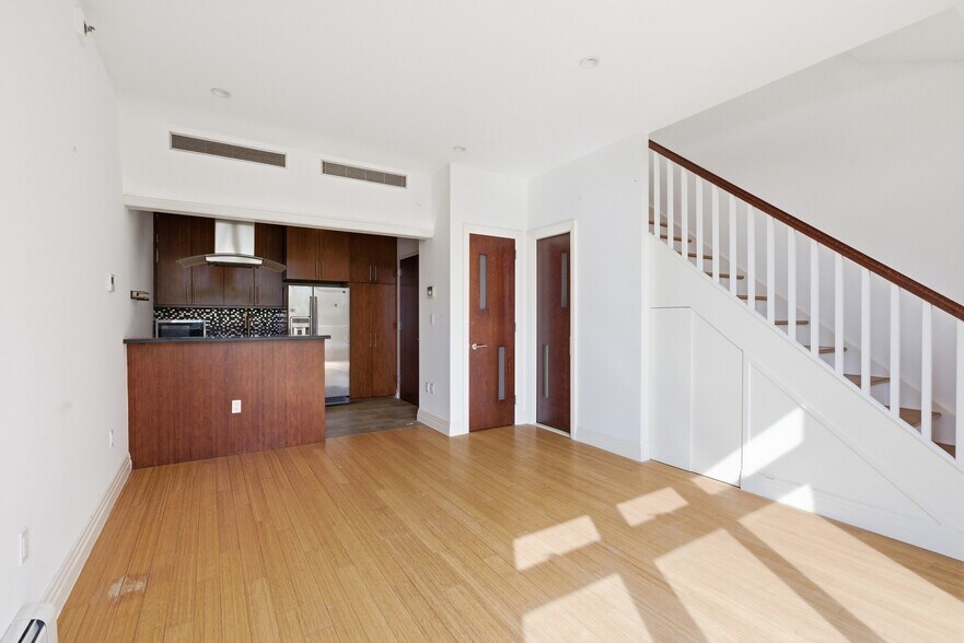 More Photos Of 146 Diamond St, Brooklyn Apartments For Sale