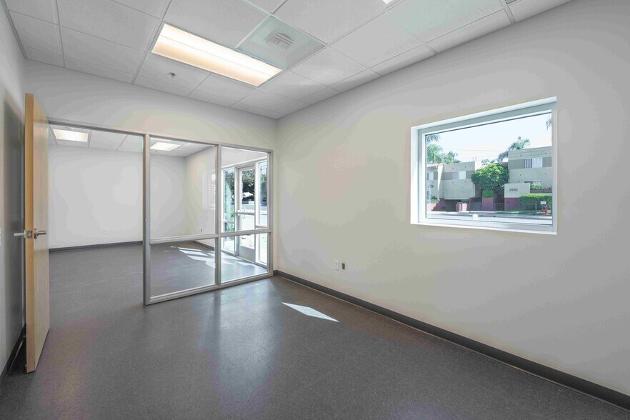 More Photos Of 922-926 S Lyon St, Santa Ana Unknown For Lease