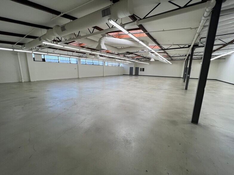 More Photos Of 1926 E 14th St, Los Angeles Warehouse For Lease