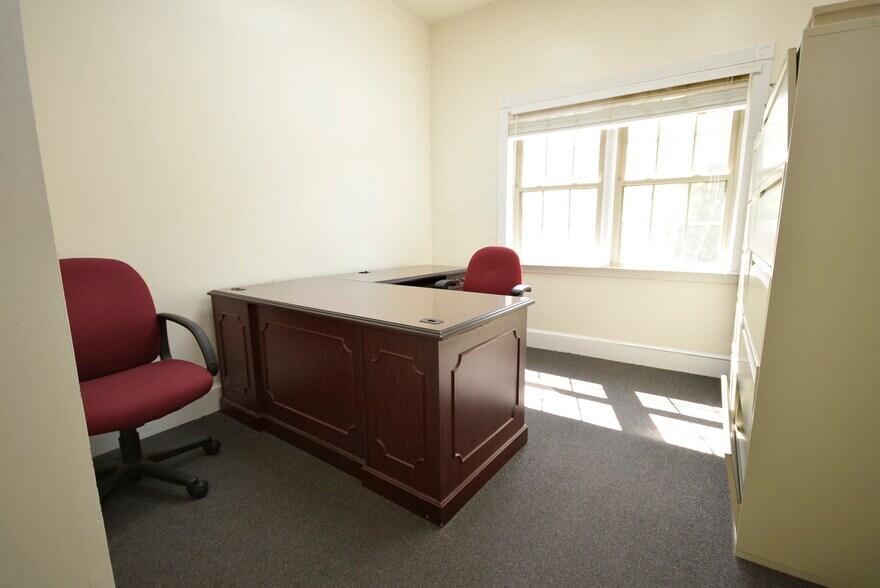 More Photos Of 7361 Mcwhorter Pl, Annandale Office For Lease
