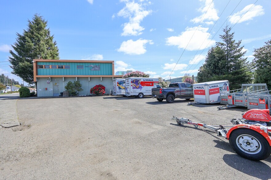 More Photos Of 2133 Winchester ave, Reedsport Freestanding For Sale