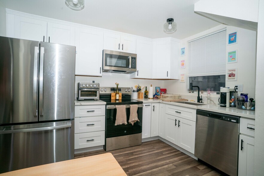 More Photos Of 1951 Hornblend St, San Diego Apartments For Sale