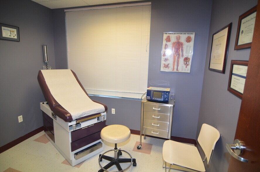 More Photos Of 611-624 Courtyard Dr, Hillsborough Medical For Sale