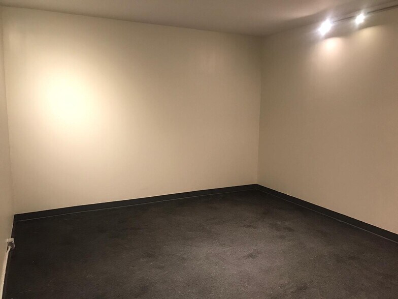 More Photos Of 378 Schuyler Ave, Kearny Office For Sale