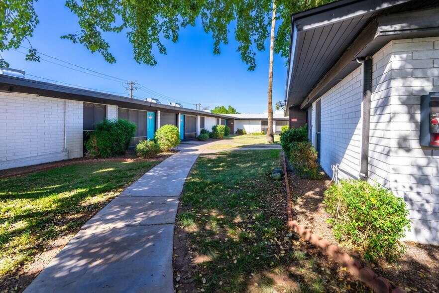 More Photos Of 2620 N 40th St, Phoenix Apartments For Sale