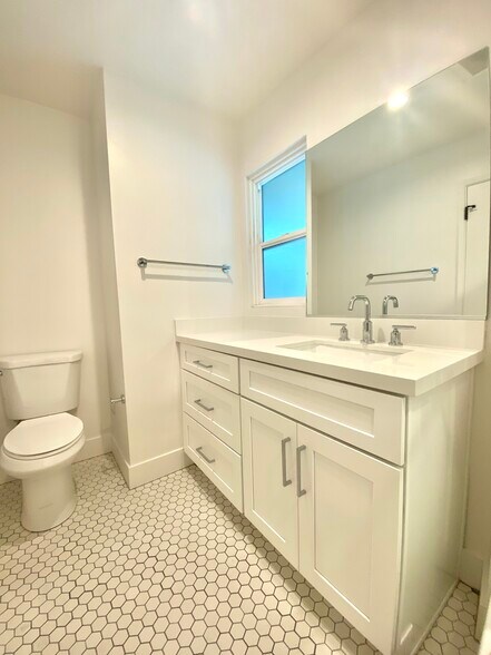 More Photos Of 4837 Hayvenhurst Ave, Encino Apartments For Sale