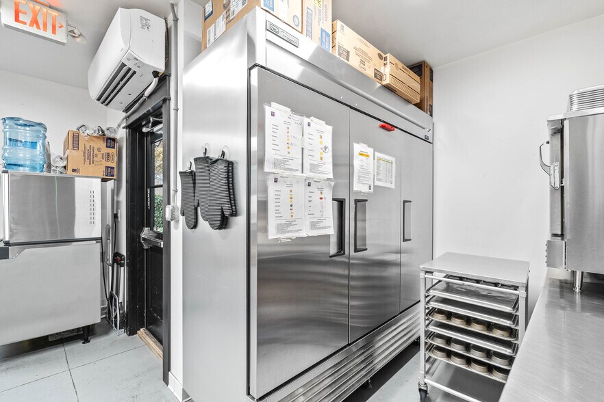 More Photos Of 8026 E Main St, Ridgeland General Retail For Sale