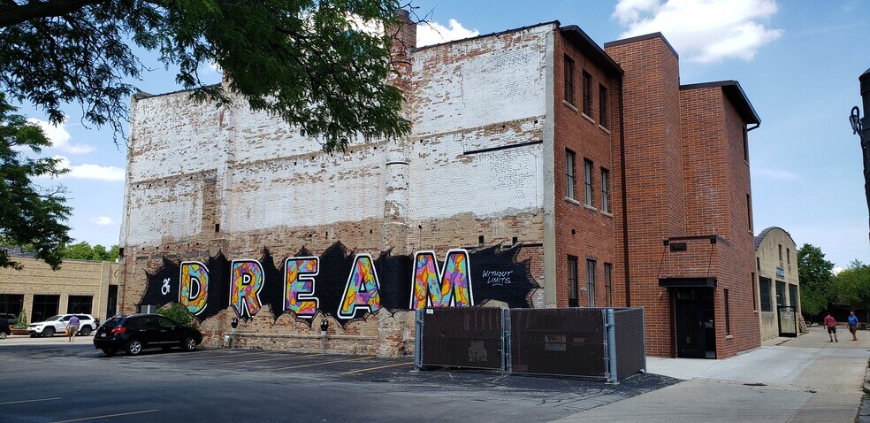 More Photos Of 128 N Broadway, Green Bay Storefront Retail Office For Lease