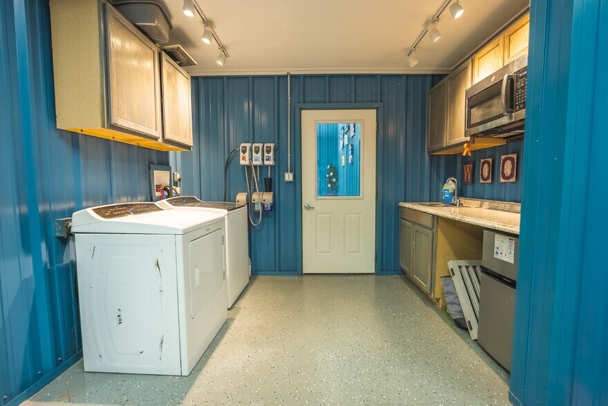 More Photos Of 19462 Lee Hwy, Abingdon General Retail For Sale