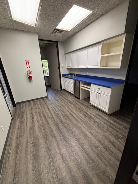 More Photos Of 5101 Maxie St, Houston Manufacturing For Lease