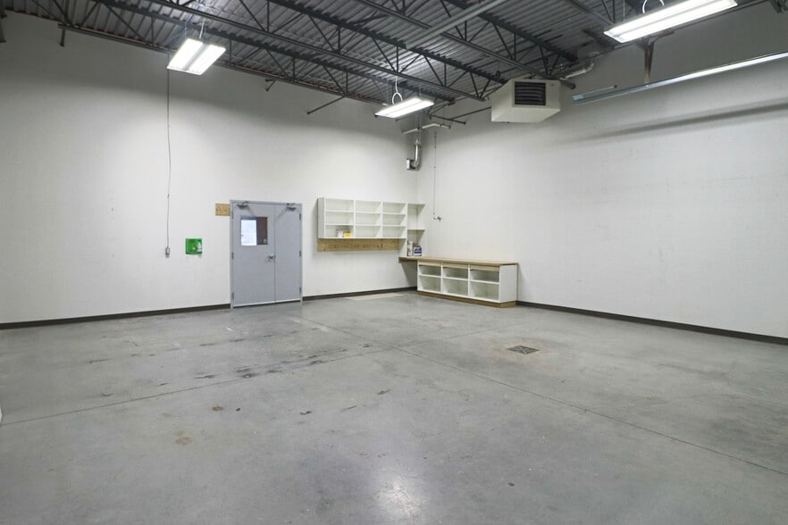 More Photos Of 4615 112th Ave SE, Calgary Warehouse For Lease