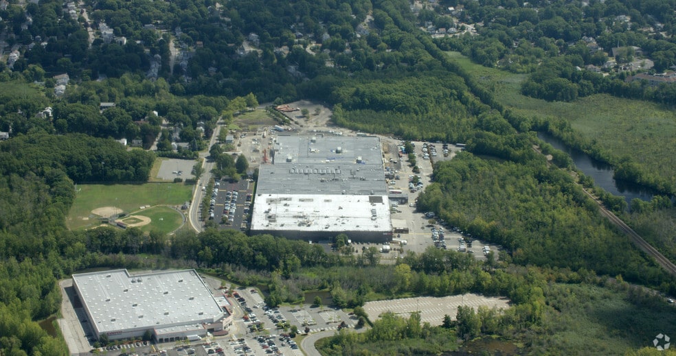 More Photos Of 210-240 Rustcraft Rd, Dedham Warehouse For Lease