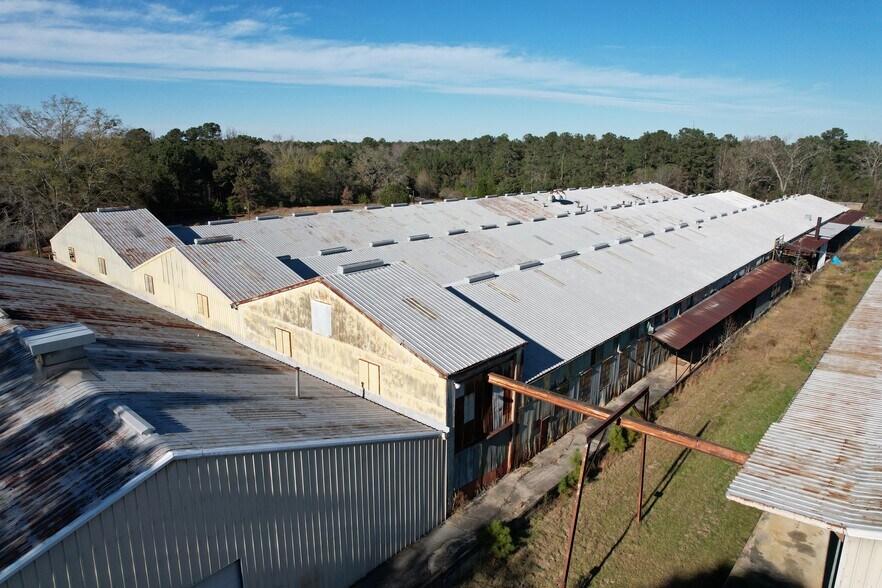 More Photos Of 405 Mayfield Rd, Warrenton Warehouse For Lease