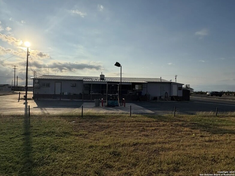 More Photos Of 7116 Texas R 2, Del Rio Convenience Store For Sale