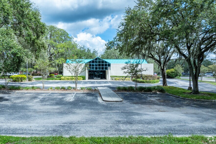More Photos Of 15302 Amberly Dr, Tampa Bank For Lease