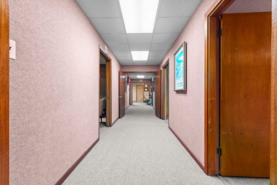 More Photos Of 403 W Sterling St, Baytown Funeral Home For Sale