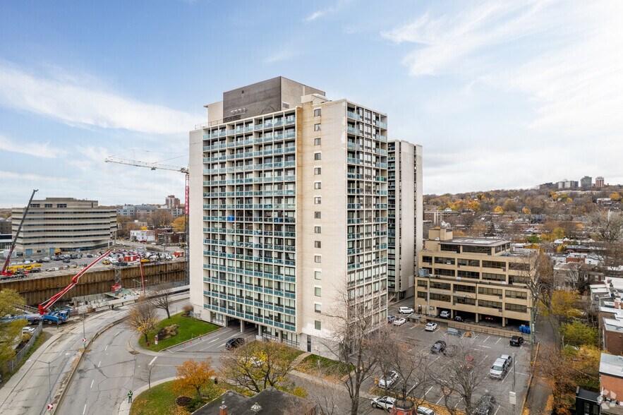 More Photos Of 4998 Boul De Maisonneuve O, Westmount Apartments For Lease