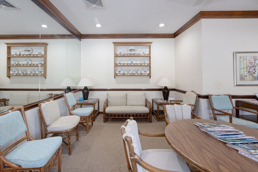 More Photos Of 3822 Rosemont Dr, Columbus Medical For Sale