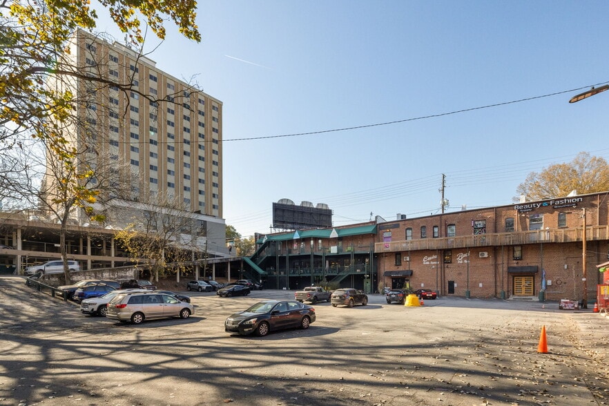 More Photos Of 2287-2293 Peachtree Rd NE, Atlanta Storefront Retail Office For Lease