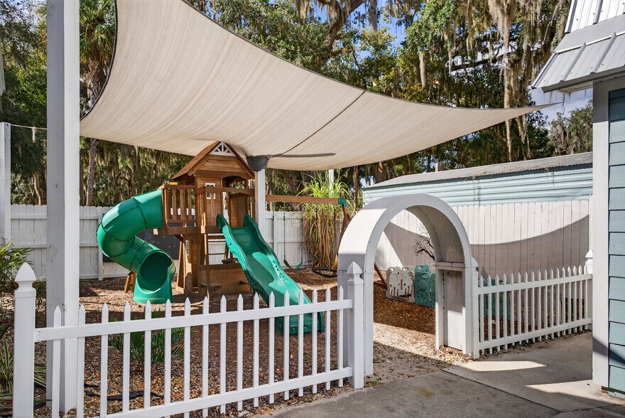 More Photos Of 765 3rd Ave, Welaka Restaurant For Sale