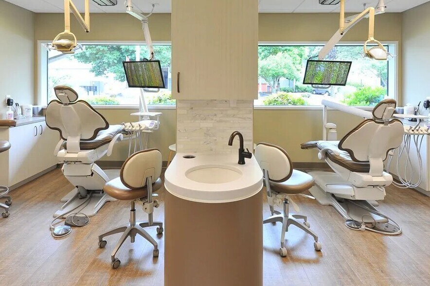 More Photos Of 1346 8th St NE, Auburn Office For Sale