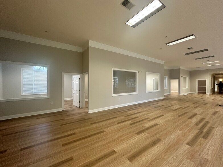 More Photos Of 10425 Old Alabama Connector Rd, Alpharetta Office For Lease