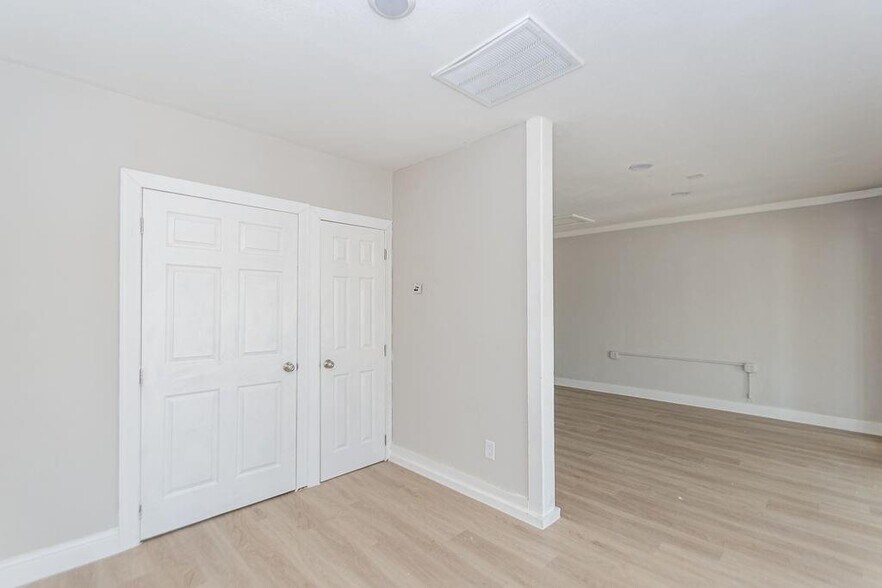 More Photos Of 2809 Market St, Baytown Office Residential For Lease