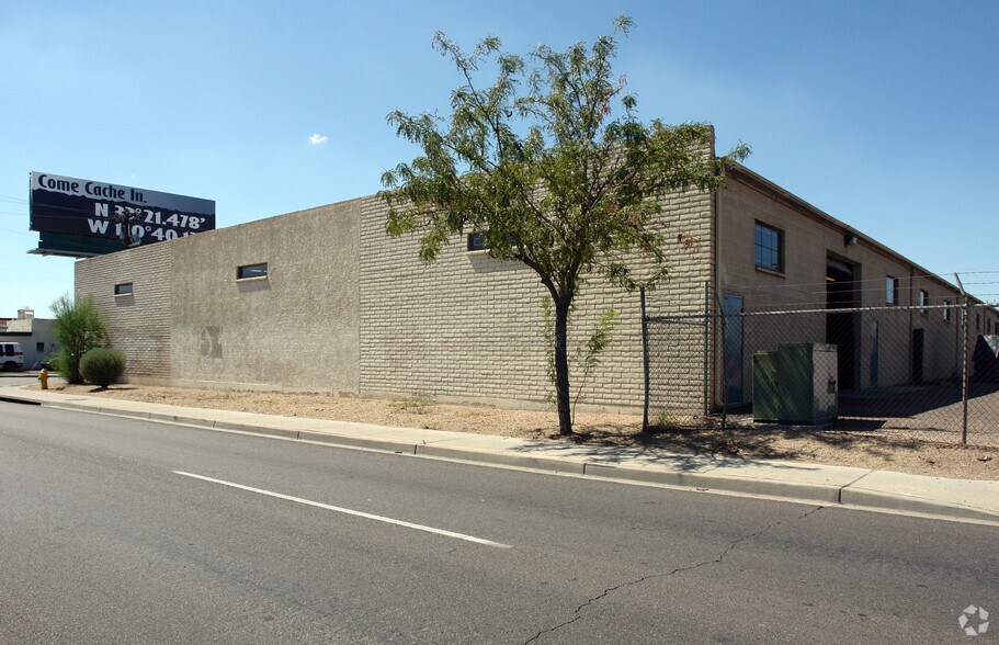 More Photos Of 2710 W Cheery Lynn Rd, Phoenix Manufacturing For Lease