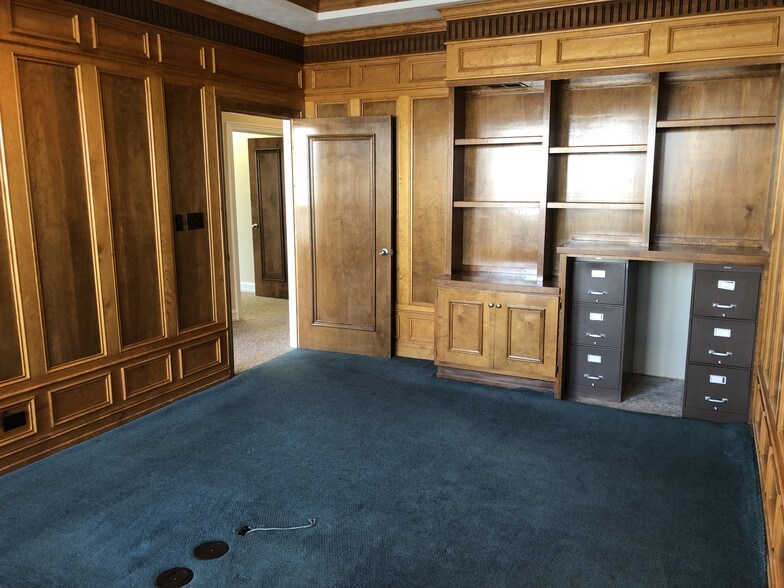 More Photos Of 1528 E Greyhound Pass, Carmel Office For Lease