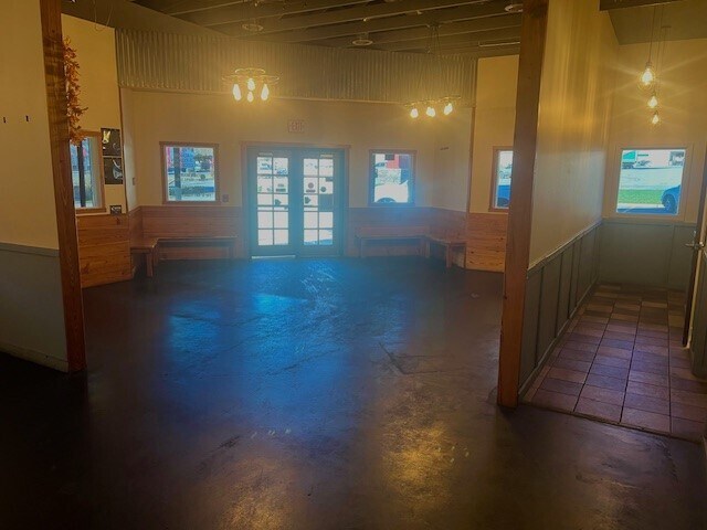 More Photos Of 109 Crossings Mall, Elkview Restaurant For Lease