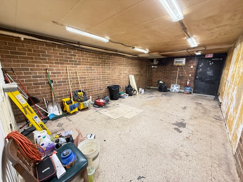 More Photos Of 406 S Park St, Madison Storefront For Lease