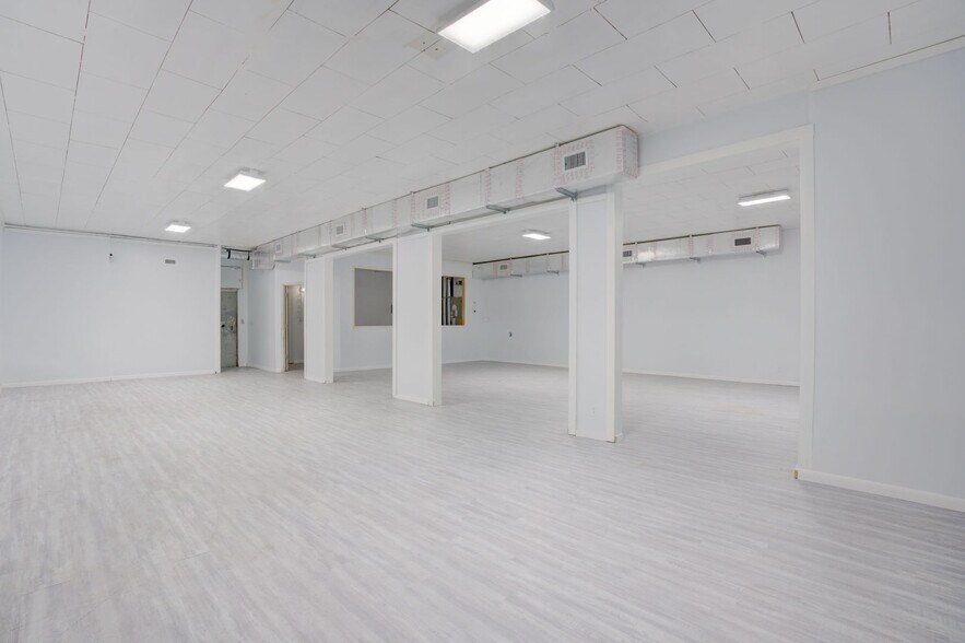 More Photos Of 5112 Broadway Ave, West Palm Beach Freestanding For Lease