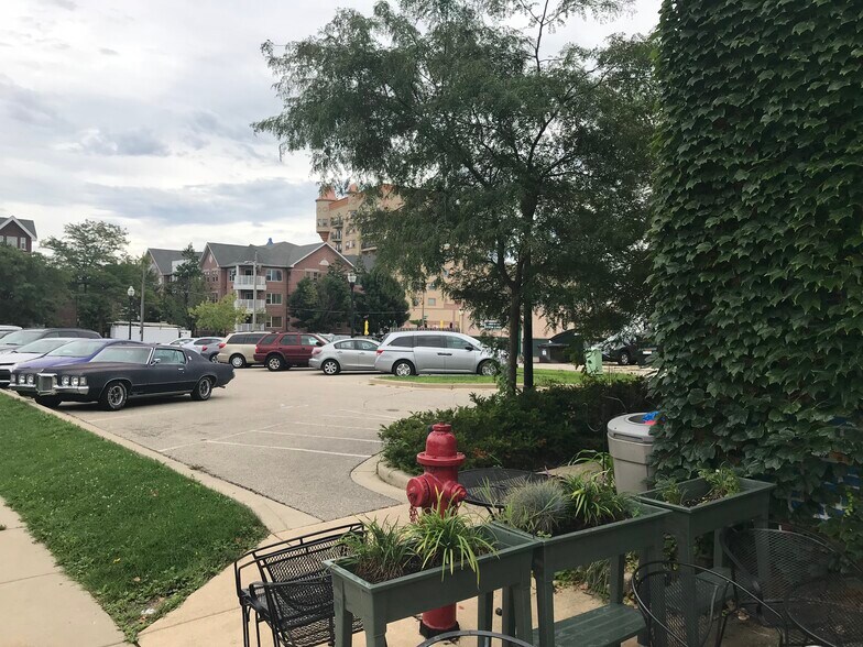 More Photos Of 5611 6th Ave, Kenosha Restaurant For Sale