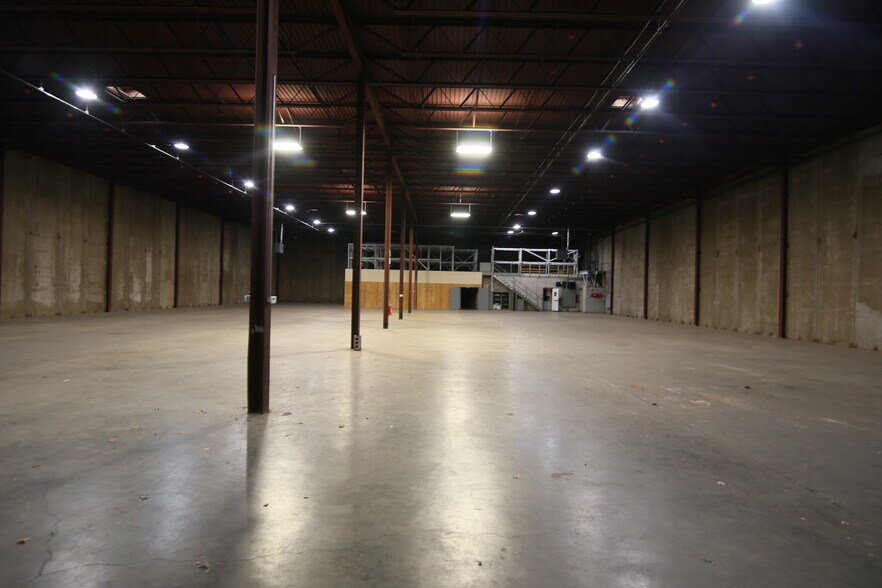 More Photos Of 5600 N Western Ave, Oklahoma City Warehouse For Lease