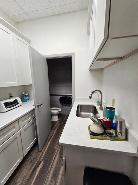 More Photos Of 748 Broadway, Dunedin Storefront Retail Office For Lease