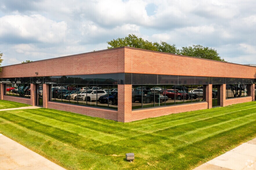 More Photos Of 7101-7199 Vista Dr, West Des Moines Office For Lease